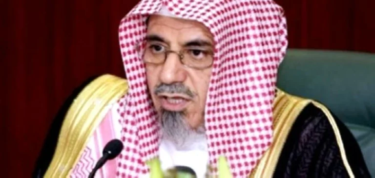 الضرورة تبيح الفطر: فتوى ابن باز للعمال في رمضان وشروطها