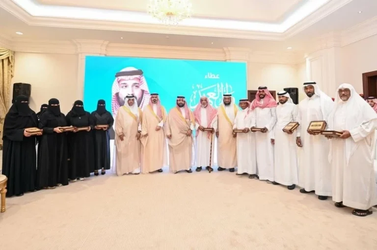 أمير جازان يسلم وثائق تملّك الوحدات السكنية بدعم من ولي العهد