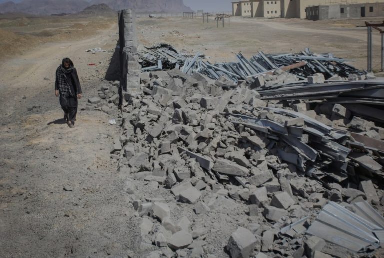 اشتباكات باكستان وأفغانستان: قصف باجرام وتصعيد حدودي