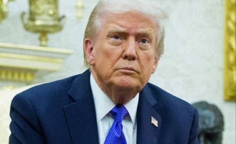 ترمب ينفي زرع ألغام في مضيق هرمز ويؤكد تدمير سفن إيران