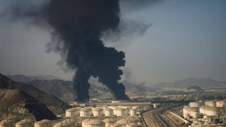 ترمب يهاجم الناتو وطهران تنفي تلقي رسائل بشأن المفاوضات