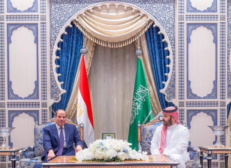 ولي العهد والرئيس المصري يناقشان تداعيات التصعيد العسكري في المنطقة