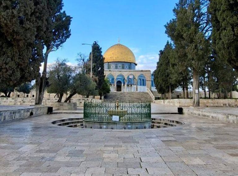 استمرار إغلاق المسجد الأقصى لليوم الـ 25 وتصاعد التوتر استمرار إغلاق المسجد الأقصى لليوم الـ 25 وتصاعد التوتر