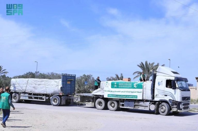 وصول قافلة مساعدات سعودية إلى غزة لدعم الشعب الفلسطيني