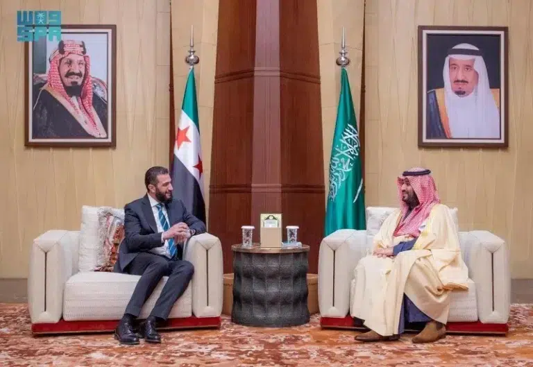 الرئيس السوري أحمد الشرع يؤكد لولي العهد تضامن بلاده مع المملكة