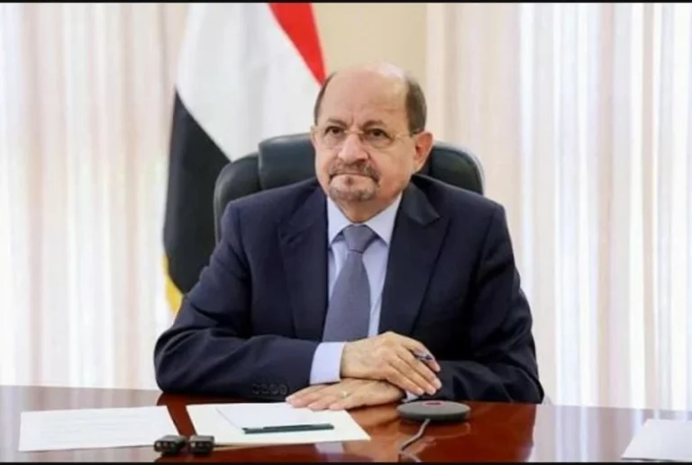 رئيس الوزراء اليمني: أولوياتنا اقتصادية وخدمية وشراكة مع الصحافة