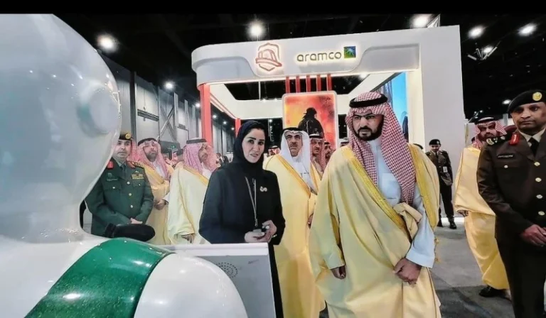 نائب أمير الشرقية يدعم ابتكارات الطلبة بمعرض الدفاع المدني