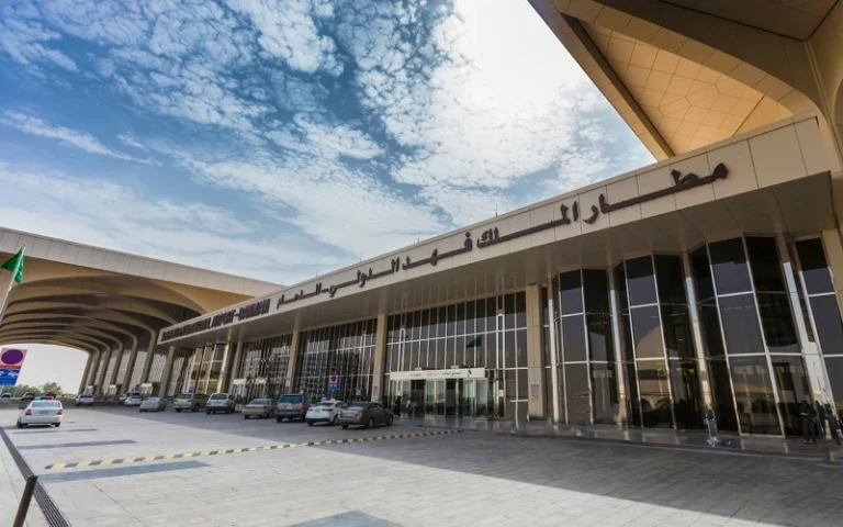 تنبيه مطارات الدمام للمسافرين: تحققوا من رحلاتكم عبر مطار الملك فهد تنبيه مطارات الدمام للمسافرين: تحققوا من رحلاتكم عبر مطار الملك فهد
