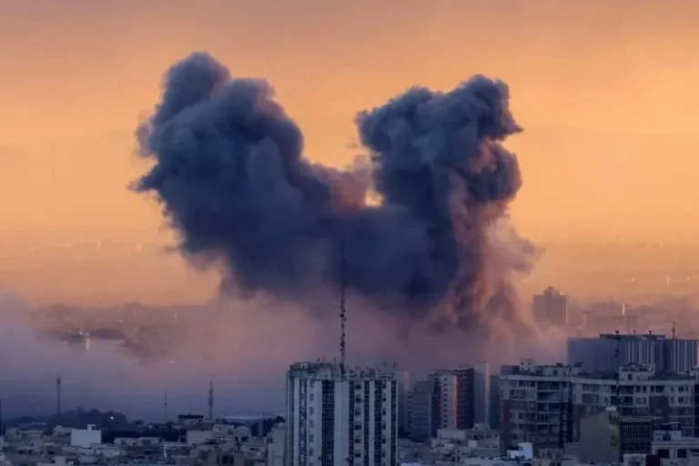 مستشار خامنئي: لا مفاوضات مع أمريكا والحرب مستمرة للنهاية