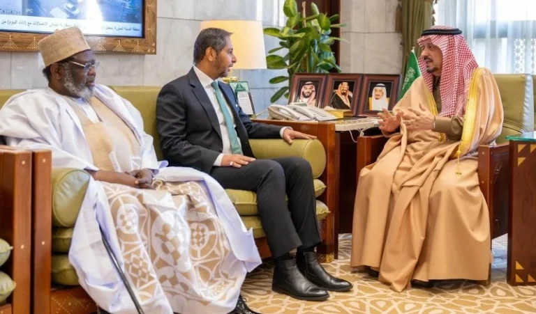 أمير الرياض يستقبل الدبلوماسيين للتهنئة برمضان نيابة عن القيادة