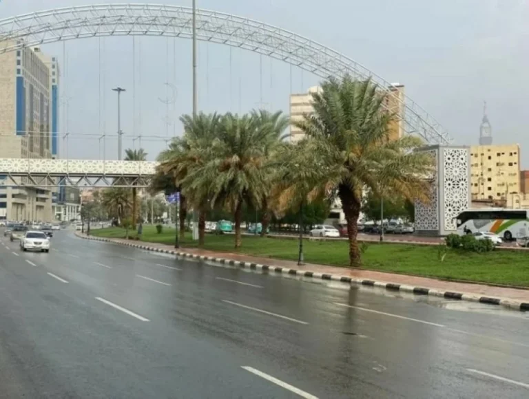 توقعات أمطار غزيرة وسيول في السعودية: تقرير الأرصاد وتحذيرات هامة توقعات أمطار غزيرة وسيول في السعودية: تقرير الأرصاد وتحذيرات هامة