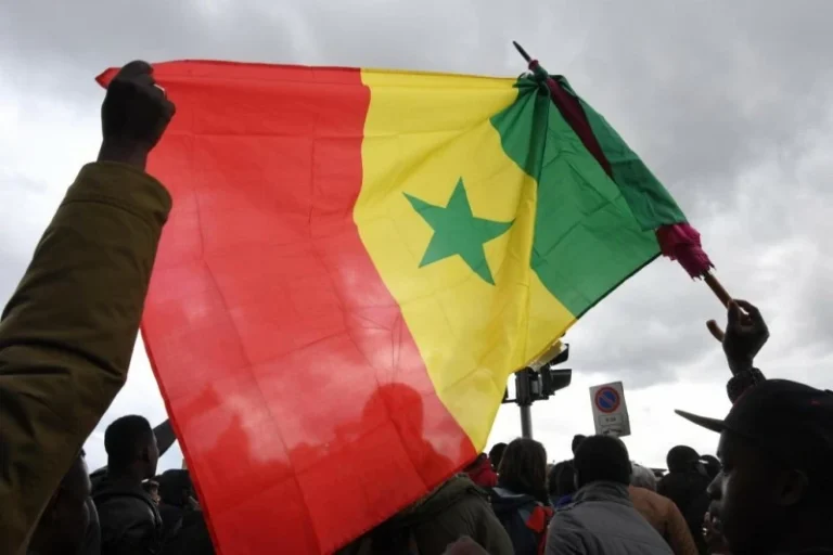 أزمة ديون السنغال: إغلاق 19 هيئة حكومية وخطة تقشف صارمة أزمة ديون السنغال: إغلاق 19 هيئة حكومية وخطة تقشف صارمة
