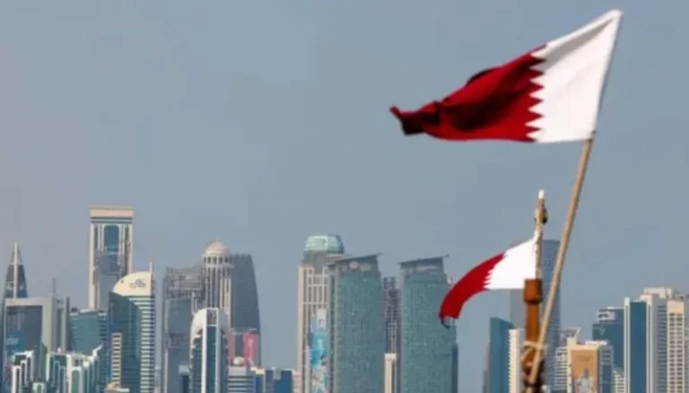 قطر تمهل موظفي السفارة الإيرانية أسبوعاً للمغادرة بعد استهداف منشآت حيوية