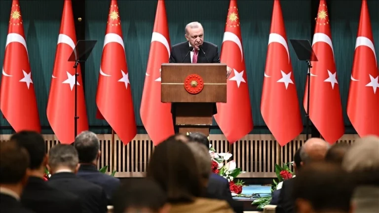 أردوغان يحذر إيران بعد اعتراض صواريخ فوق تركيا