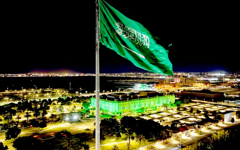 يوم العلم السعودي: مناطق المملكة تتزين بالراية الخضراء