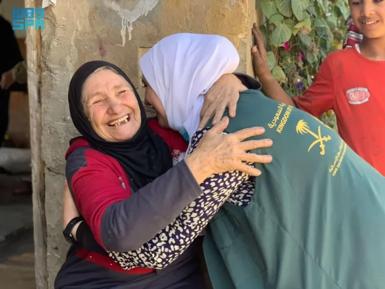 جهود الإغاثة السعودية تعبر نيران الحروب لدعم المحتاجين جهود الإغاثة السعودية تعبر نيران الحروب لدعم المحتاجين