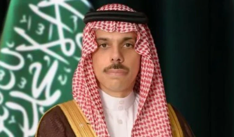 السعودية تدين استهداف ميناء صلالة وتتضامن مع عُمان السعودية تدين استهداف ميناء صلالة وتتضامن مع عُمان