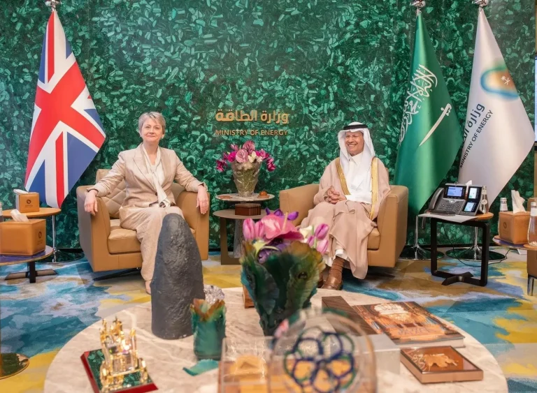 وزير الطاقة السعودي يبحث تعزيز التعاون مع بريطانيا