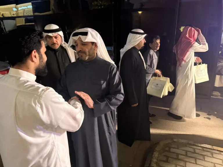السفير الكويتي في السعودية يشيد برعاية المملكة للعالقين