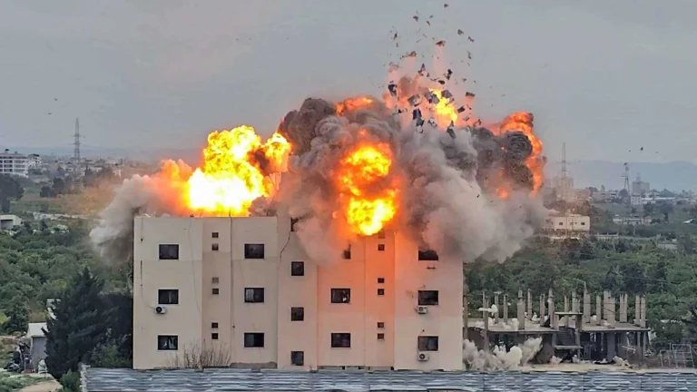 ماكرون يعرض استضافة محادثات مباشرة بين إسرائيل ولبنان