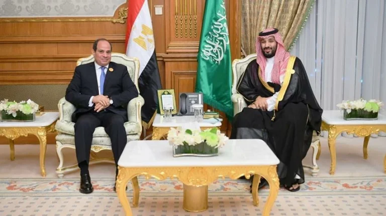 السيسي لولي العهد: دعم مصر للسعودية ضد اعتداءات إيران