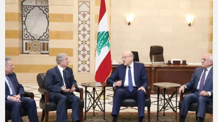 رؤساء لبنان السابقون يحذرون من خطر الانزلاق لحرب شاملة