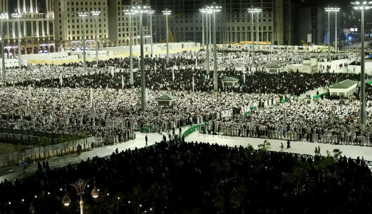 ختم القرآن في المسجد النبوي ليلة 29 رمضان وسط أجواء روحانية ختم القرآن في المسجد النبوي ليلة 29 رمضان وسط أجواء روحانية