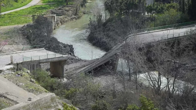 إسرائيل تدمر جسور نهر الليطاني: تصعيد عسكري ورسائل للبنان