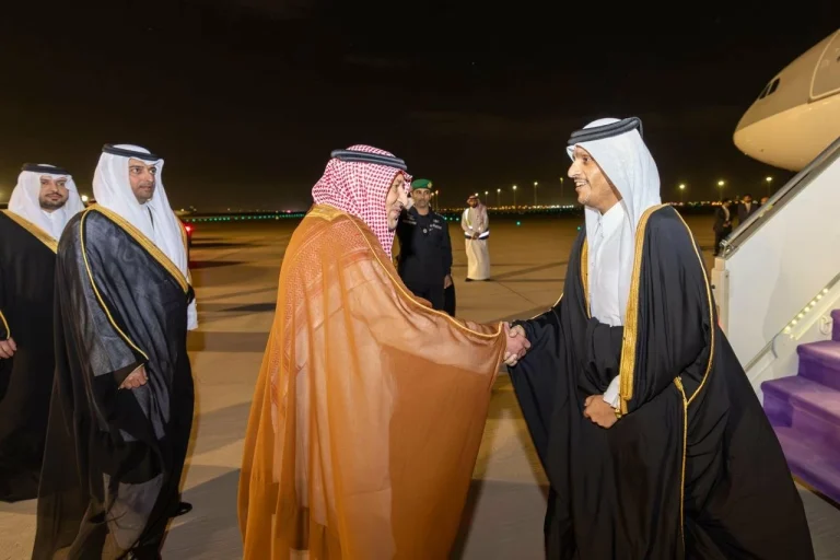 رئيس وزراء قطر يصل الرياض للمشاركة باجتماع وزاري تشاوري