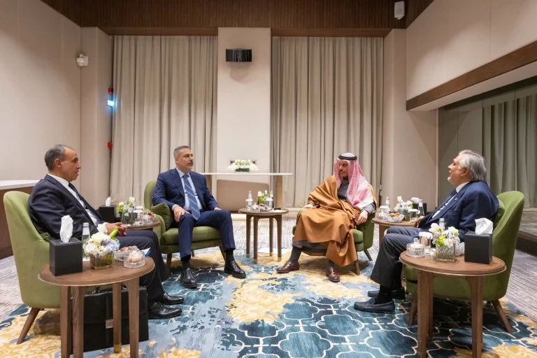 وزير الخارجية يبحث التصعيد الإيراني مع مصر وتركيا وباكستان