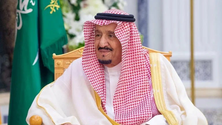 خادم الحرمين: مواقف المملكة باحتواء الأزمات امتداد لنهجنا خادم الحرمين: مواقف المملكة باحتواء الأزمات امتداد لنهجنا