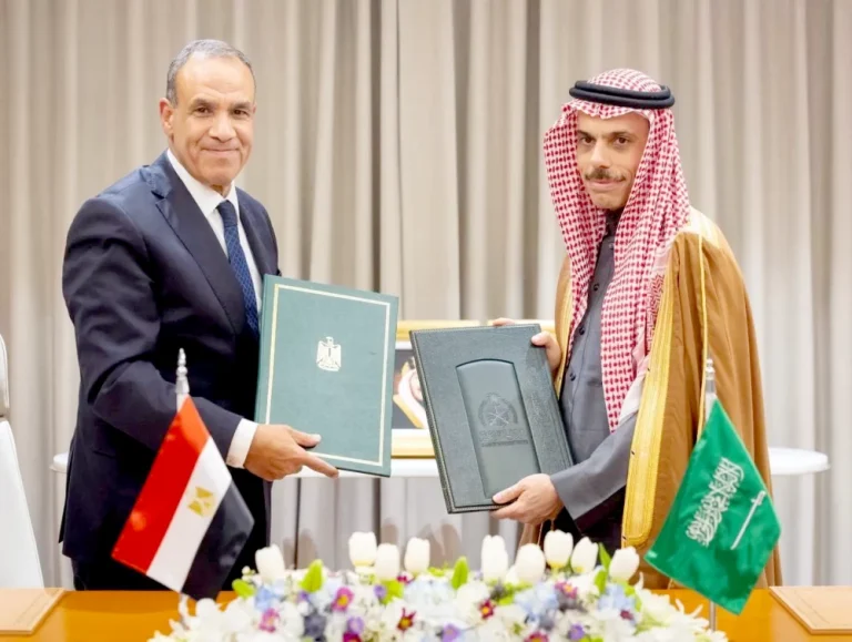 اتفاقية سعودية مصرية لإلغاء التأشيرات الدبلوماسية اتفاقية سعودية مصرية لإلغاء التأشيرات الدبلوماسية