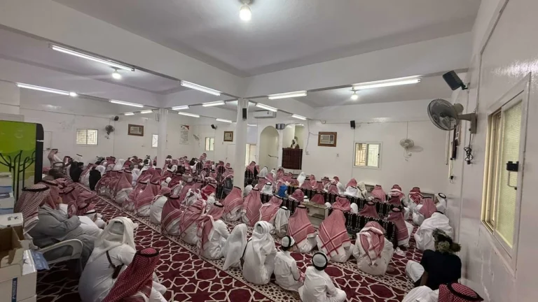 صلاة العيد في جبل حراز بجازان على ارتفاع 1300 متر صلاة العيد في جبل حراز بجازان على ارتفاع 1300 متر