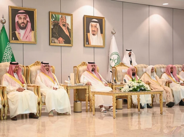 أمير منطقة جازان يستقبل المهنئين بعيد الفطر المبارك أمير منطقة جازان يستقبل المهنئين بعيد الفطر المبارك