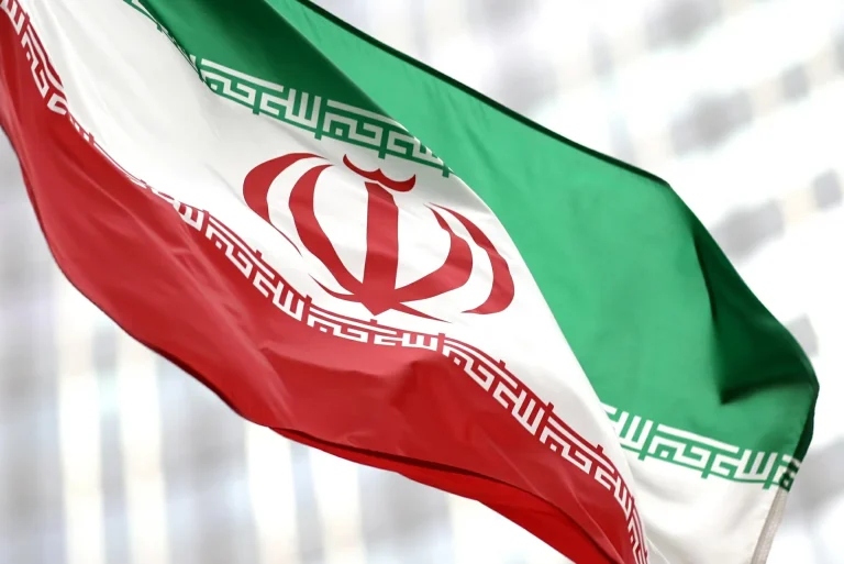 انشقاق دبلوماسيين إيرانيين: أزمة تضرب طهران وسط التصعيد