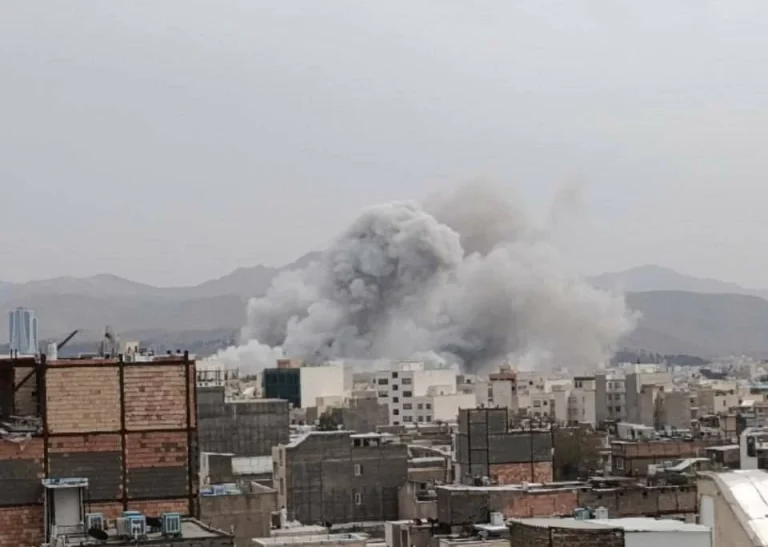 تحذيرات في عُمان ولا تغيير في الخطط العسكرية الأمريكية تحذيرات في عُمان ولا تغيير في الخطط العسكرية الأمريكية