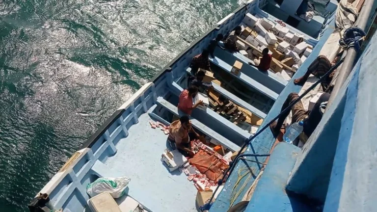 ضبط سفينة إيرانية باليمن: إحباط تهريب ممنوعات للحوثيين