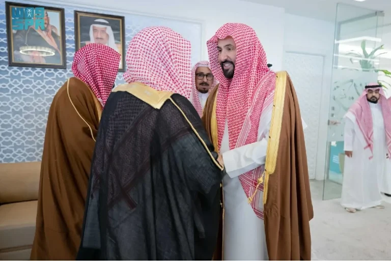 وزير العدل يستقبل قيادات الوزارة للتهنئة بعيد الفطر وزير العدل يستقبل قيادات الوزارة للتهنئة بعيد الفطر