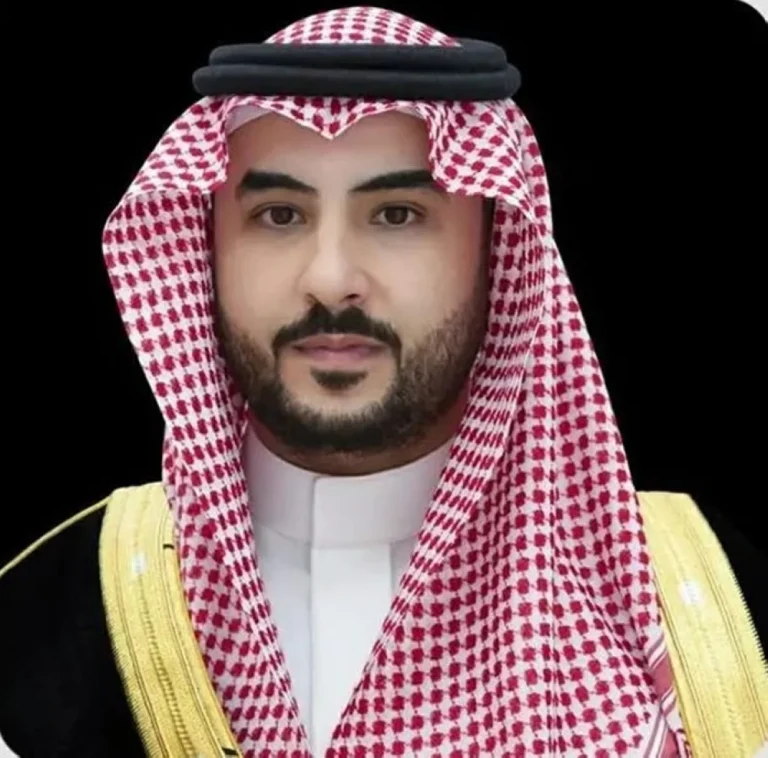 وزير الدفاع السعودي يبحث التطورات الإقليمية مع نظيره المجري