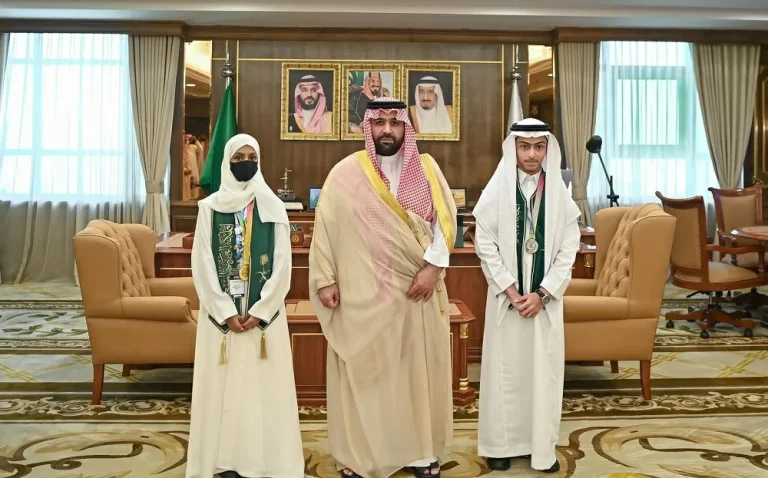 أمير جازان يكرم الفائزين بـ معرض جنيف الدولي للاختراعات أمير جازان يكرم الفائزين بـ معرض جنيف الدولي للاختراعات