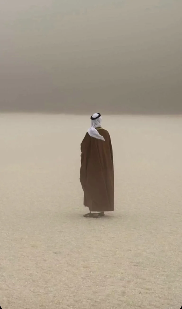 قصة الصورة الشهيرة: تساقط البرد على هجرة الطويلة في الأحساء قصة الصورة الشهيرة: تساقط البرد على هجرة الطويلة في الأحساء