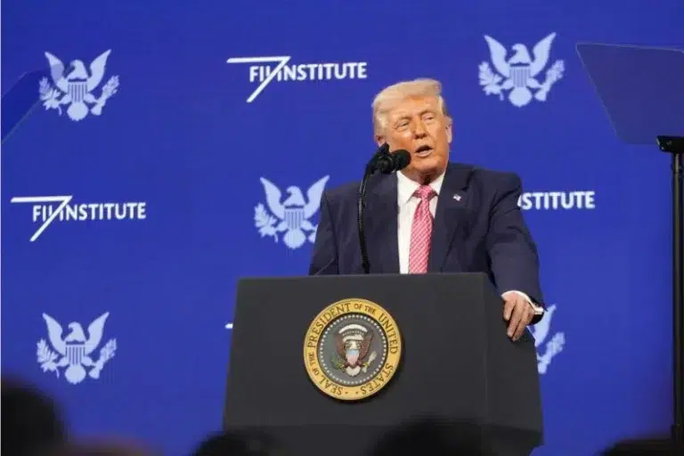 تصريحات ترمب عن محمد بن سلمان: قائد عظيم وشراكة تاريخية تصريحات ترمب عن محمد بن سلمان: قائد عظيم وشراكة تاريخية