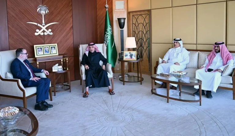 سفير السعودية لدى مصر يلتقي مدير الأونروا لبحث التعاون سفير السعودية لدى مصر يلتقي مدير الأونروا لبحث التعاون