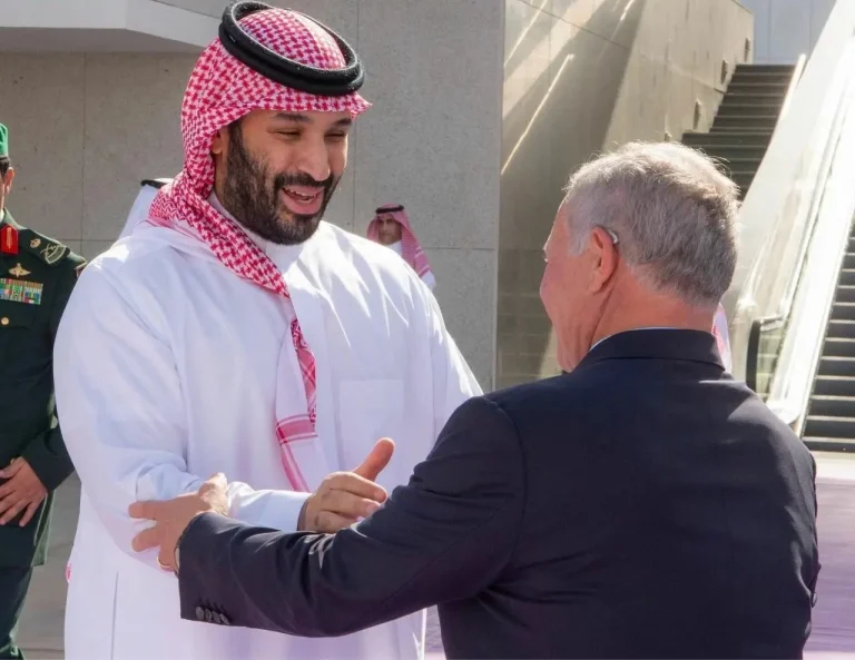 ملك الأردن يغادر جدة: تفاصيل الزيارة وأهميتها الإقليمية