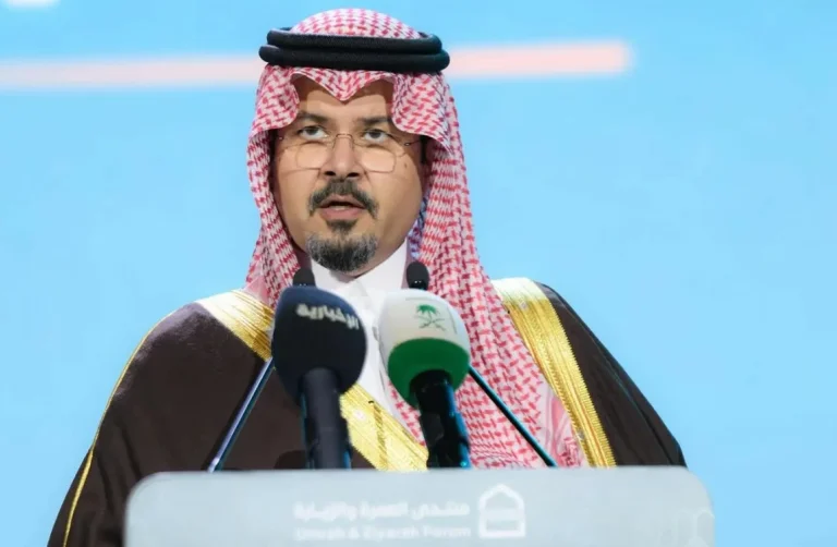 أمير المدينة المنورة يفتتح أعمال منتدى العمرة والزيارة