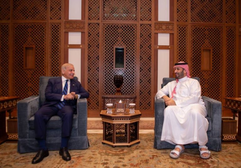 دعم باكستان للسعودية: تضامن كامل ضد الاعتداءات الإيرانية دعم باكستان للسعودية: تضامن كامل ضد الاعتداءات الإيرانية