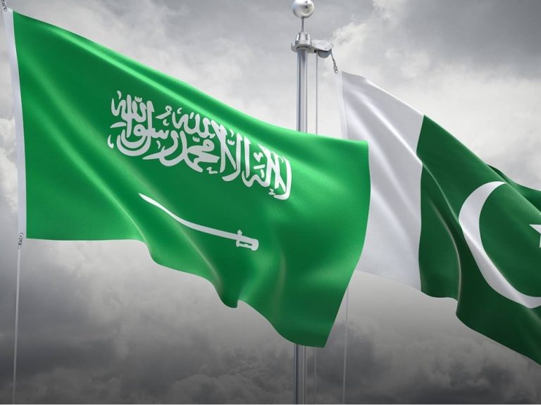 وصول قوة عسكرية باكستانية للسعودية لتعزيز التعاون الدفاعي