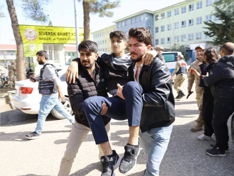 إصابة 16 شخصاً في حادث إطلاق نار بمدرسة جنوب تركيا إصابة 16 شخصاً في حادث إطلاق نار بمدرسة جنوب تركيا