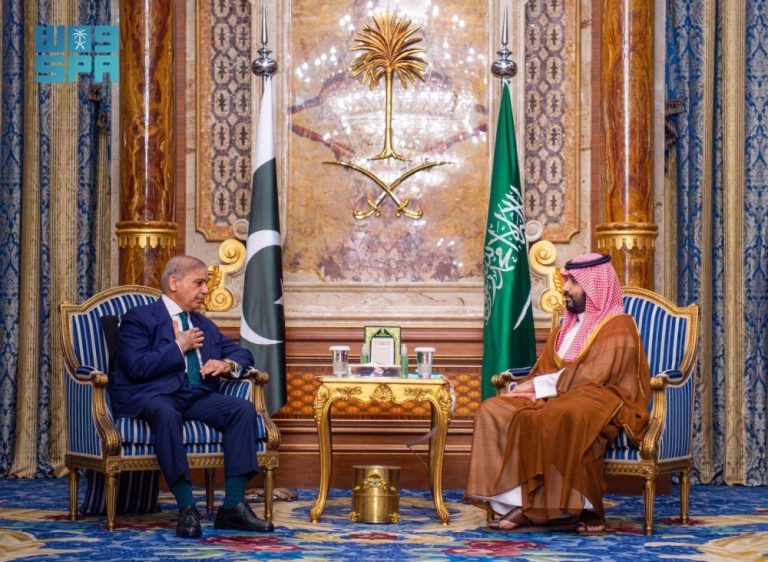 العلاقات السعودية الباكستانية: مباحثات ولي العهد وشريف