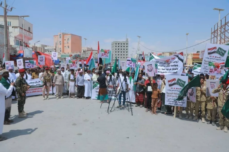 تظاهرات حضرموت والمهرة للتضامن مع السعودية ضد إيران تظاهرات حضرموت والمهرة للتضامن مع السعودية ضد إيران